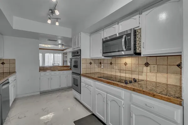 $2,595 | 6433 Southpoint Drive, Dallas, TX 75248