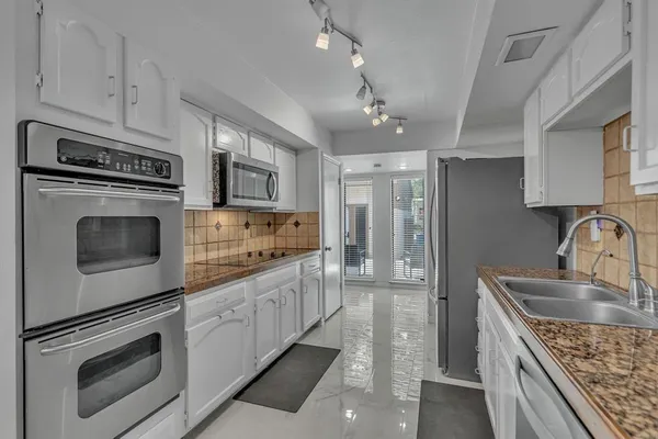 $2,595 | 6433 Southpoint Drive, Dallas, TX 75248