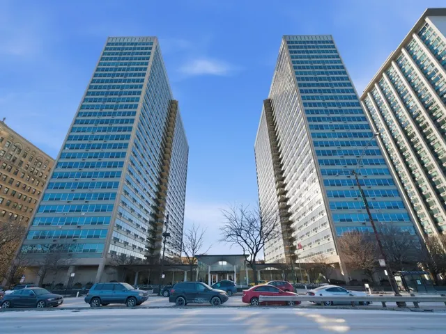 $219,900 | 3550 North Lake Shore Drive, Unit 908, Chicago, IL 60657