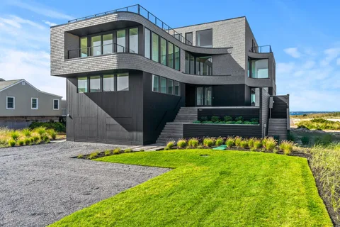 $9,750,000 | 780 Dune Road, Westhampton Beach, NY 11978