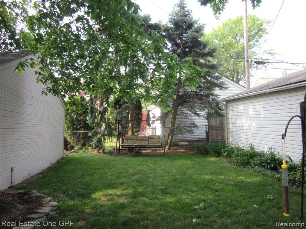 1661 Prestwick Road Grosse Pointe, MI 48236 - Photo 18 of 18 IMG_0826.JPG