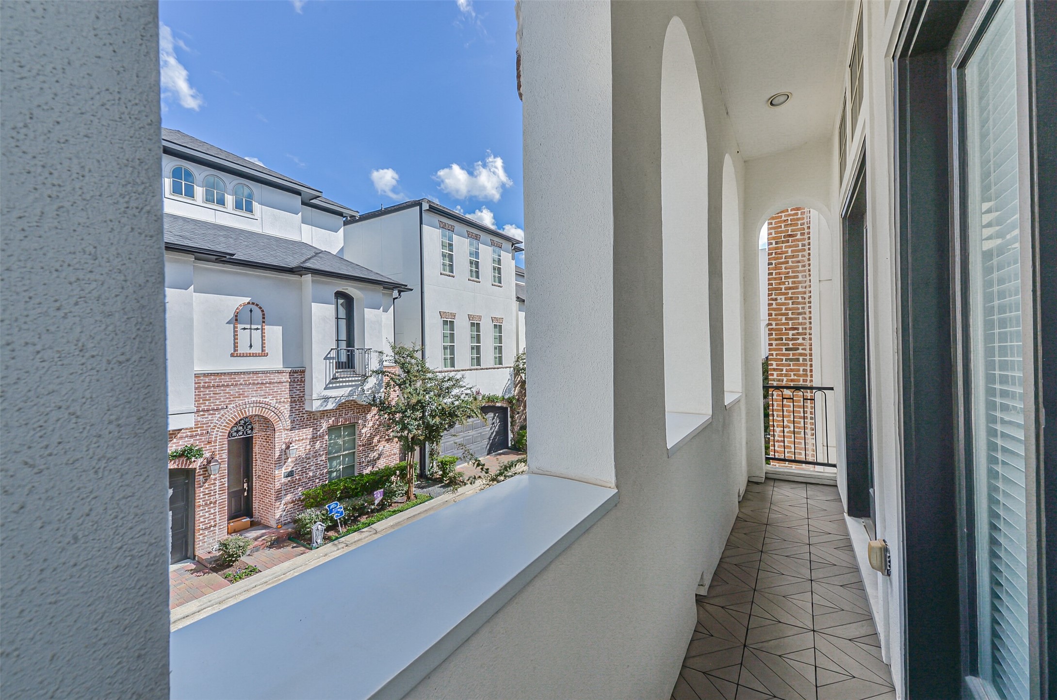 2715 Cohn Garden Lane Houston, TX 77007 - Photo 18 of 23 a hallway with potted plant in front of it