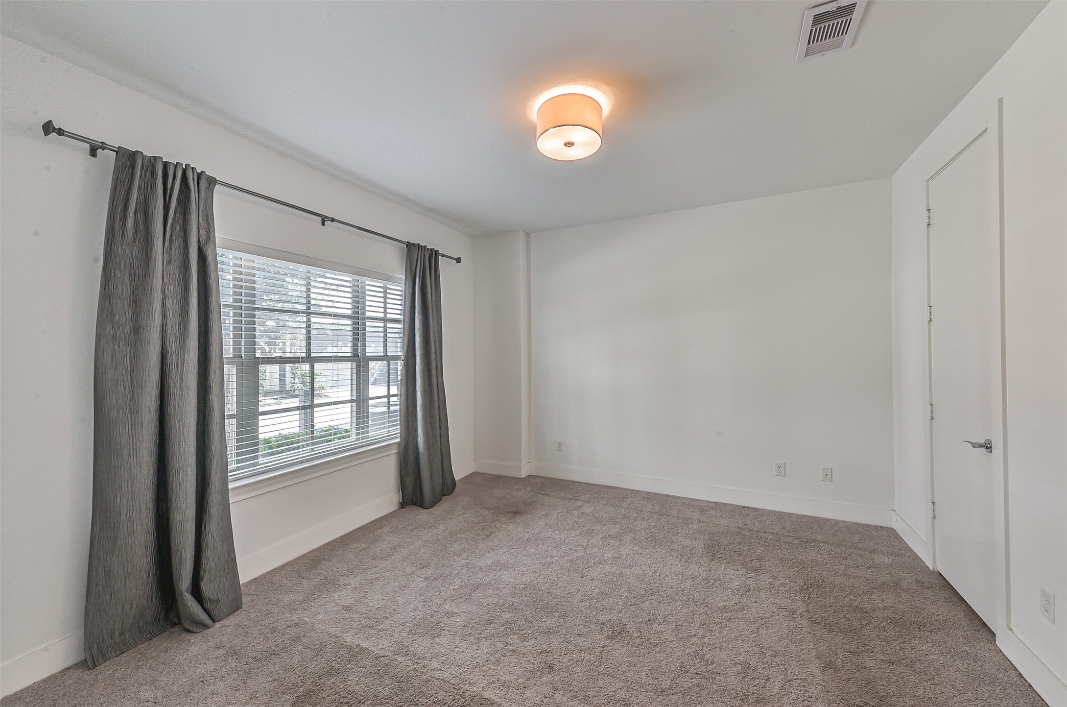 2715 Cohn Garden Lane Houston, TX 77007 - Photo 6 of 23 an empty room with windows