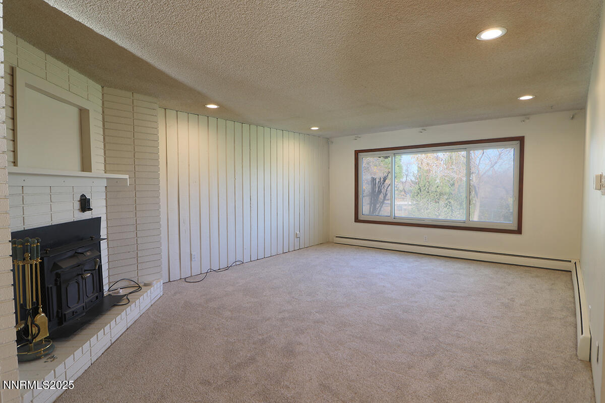 1400 Celese Lane Reno, NV 89511 - Photo 5 of 23 Living room