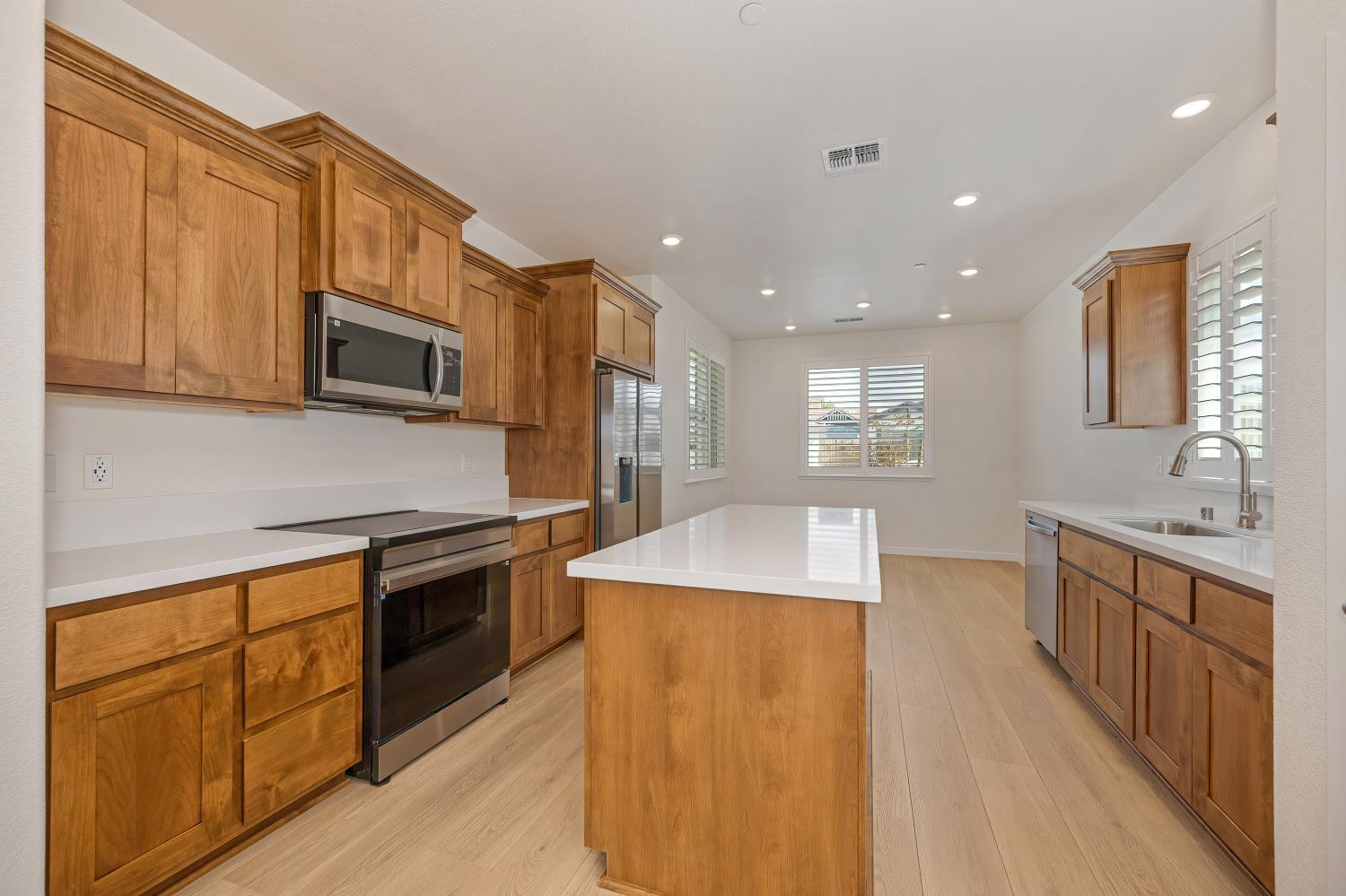1120 Mallory Ridge Street Roseville, CA 95747 - Photo 3 of 16