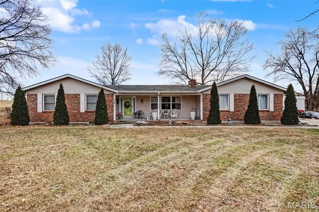 $425,000 | 38 Brookview Lane, Moscow Mills, MO 63362