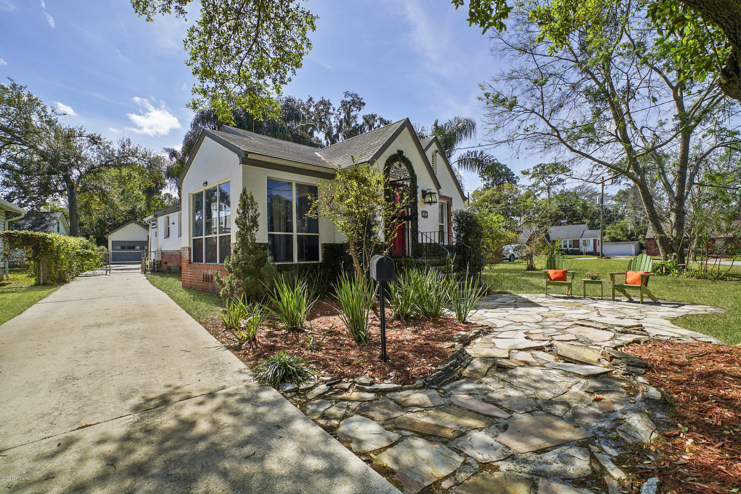 2212 Guilford Road Jacksonville, FL 32207 - Photo 3 of 20 a view of a house with a small yard and a large tree