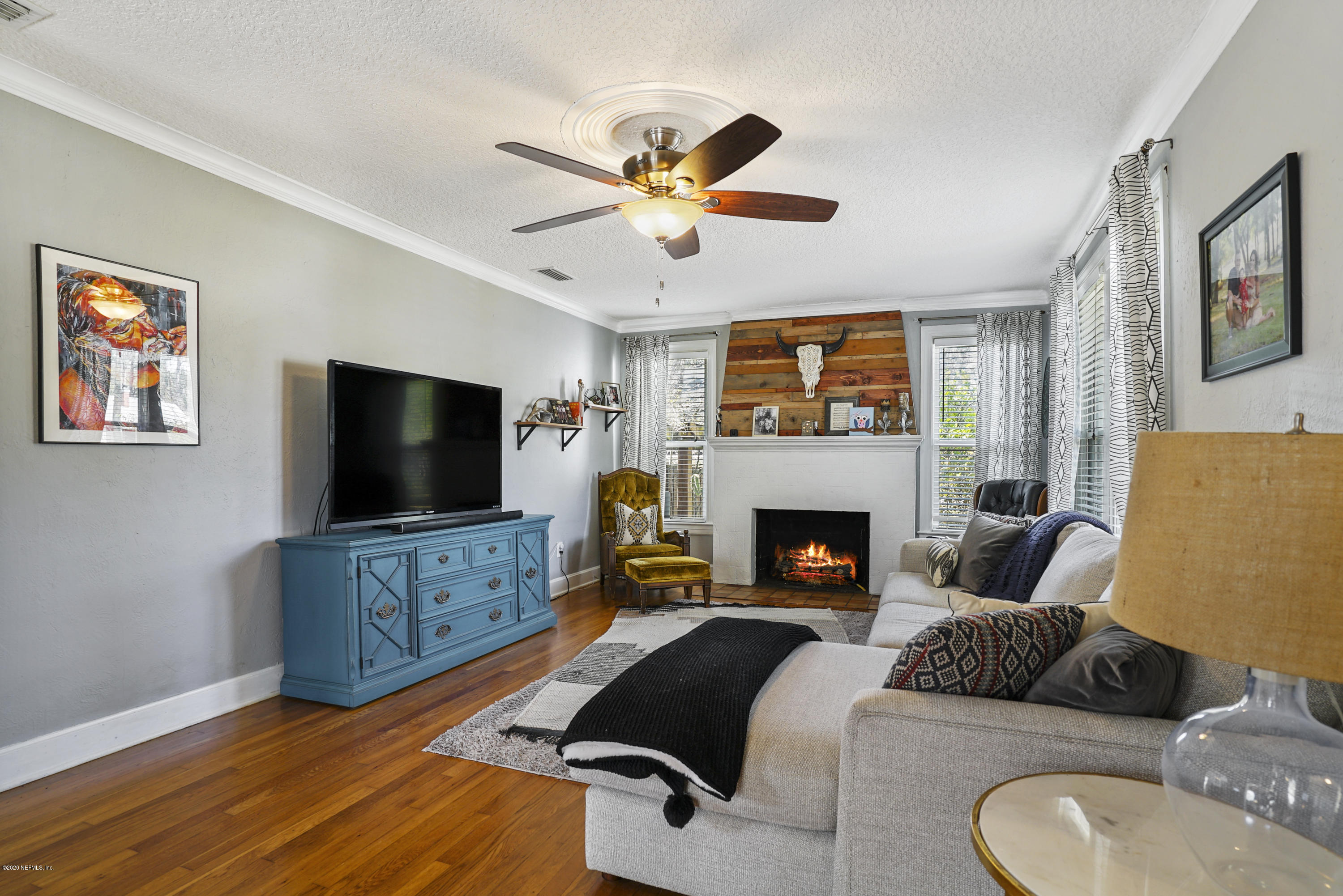 2212 Guilford Road Jacksonville, FL 32207 - Photo 4 of 20 a living room with furniture and a flat screen tv