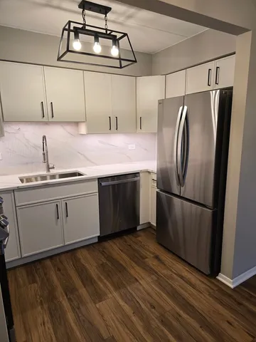 $1,800 | 4754 West 101st Street, Unit 7B, Oak Lawn, IL 60453