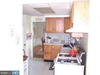 527 Upland Road Havertown, PA 19083 - Photo 4 of 6