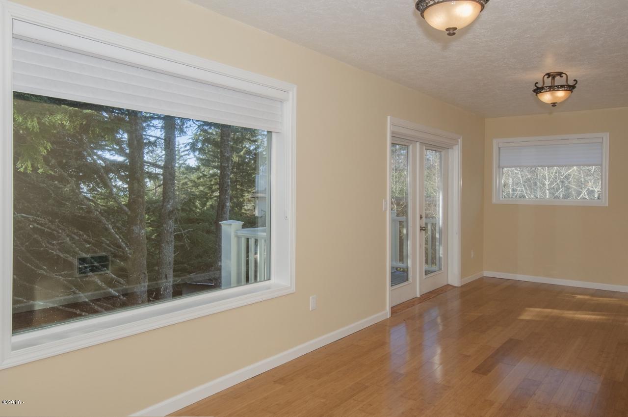 205 Midden Reach Depoe Bay, OR 97341 - Photo 25 of 35 Top Level