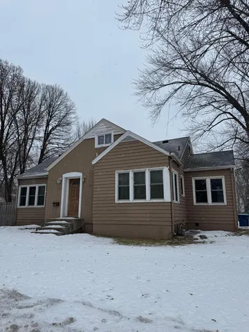 $260,000 | 556 West Broadway Avenue, Forest Lake, MN 55025