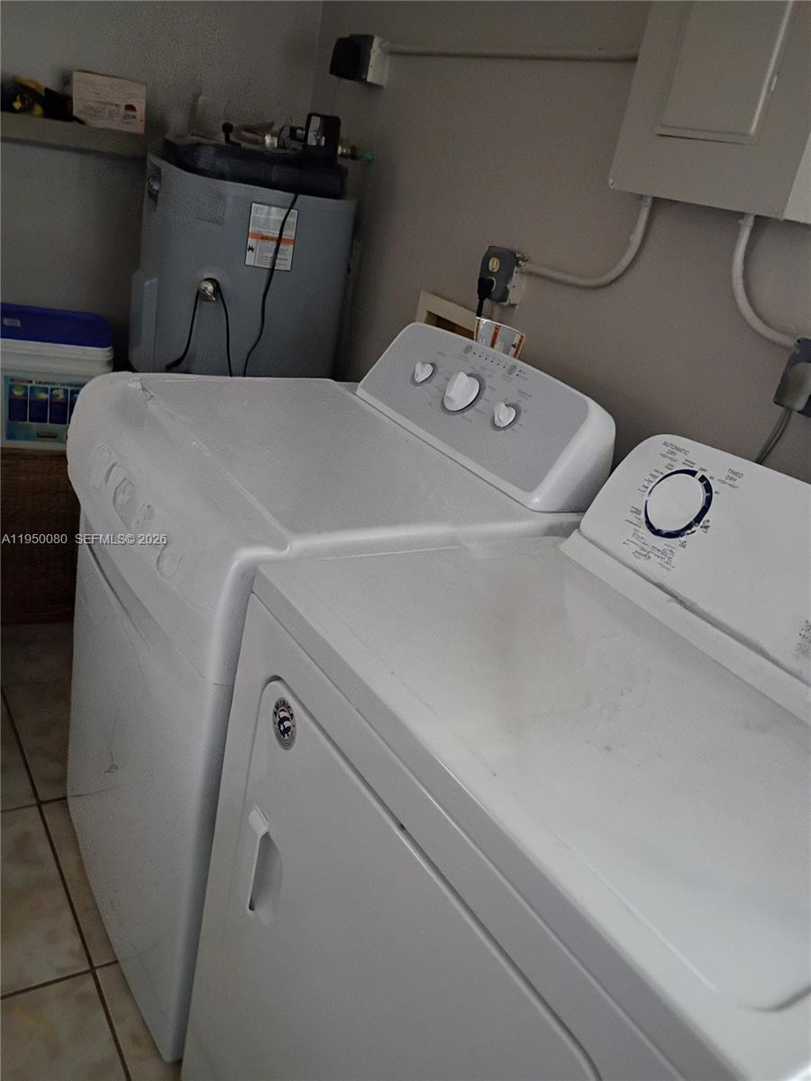 1824 Red Road Clewiston, FL 33440 - Photo 15 of 27 a utility room with dryer and washer