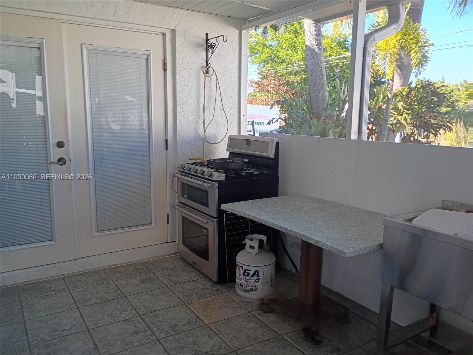 1824 Red Road Clewiston, FL 33440 - Photo 16 of 27 a kitchen with a stove a refrigerator and a stove