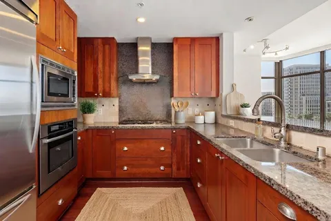 $995,000 | 700 West E Street, Unit 801, San Diego, CA 92101