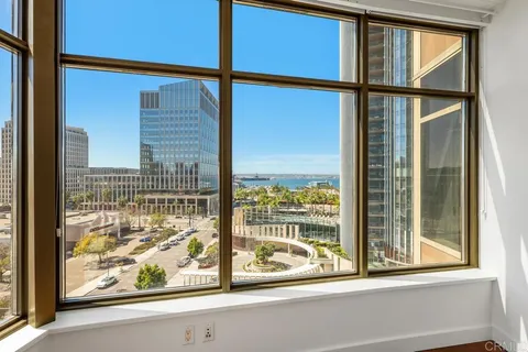 $995,000 | 700 West E Street, Unit 801, San Diego, CA 92101