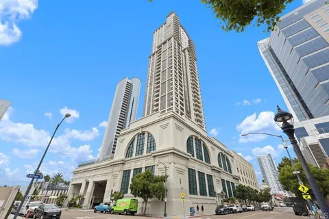 $995,000 | 700 West E Street, Unit 801, San Diego, CA 92101