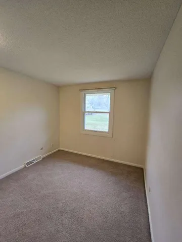 $2,600 | 5109 Coachman Road, Bettendorf, IA 52722