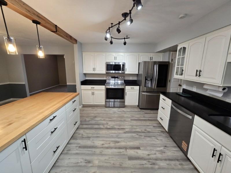 5109 Coachman Road Bettendorf, IA 52722 - Photo 7 of 26