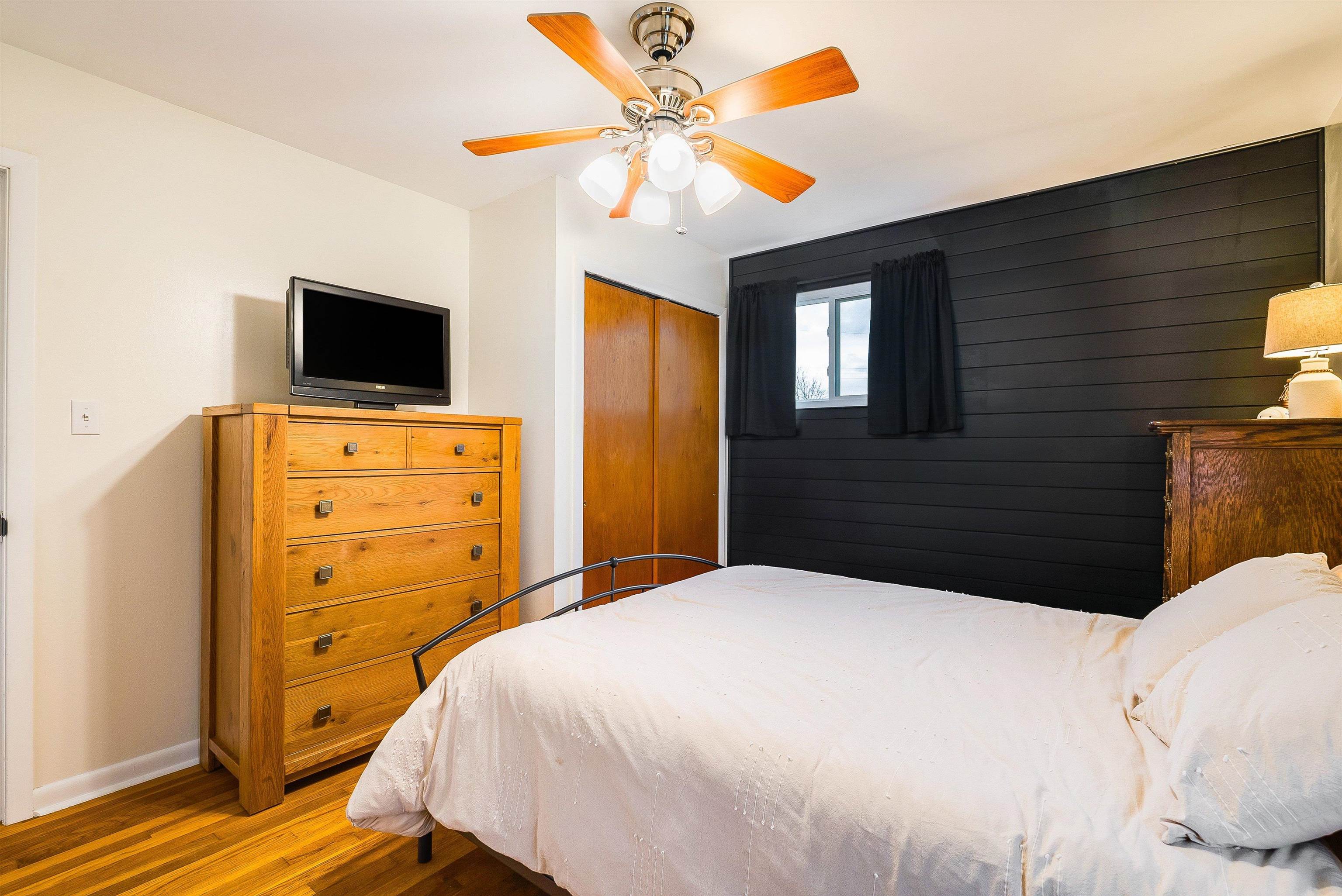 815 Rutherford Street Staunton, VA 24401 - Photo 23 of 56 a bedroom with a bed and a television