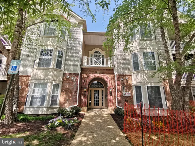 $2,300 | 18715 Sparkling Water Drive, Unit 9302, Germantown, MD 20874