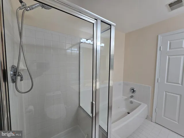 $2,300 | 18715 Sparkling Water Drive, Unit 9302, Germantown, MD 20874