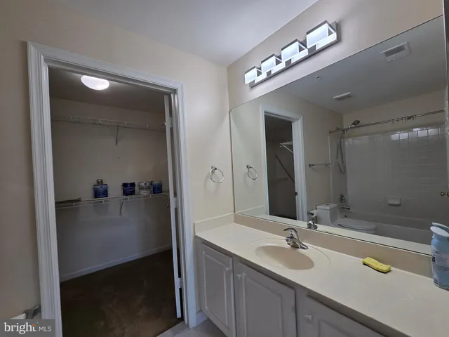 $2,300 | 18715 Sparkling Water Drive, Unit 9302, Germantown, MD 20874