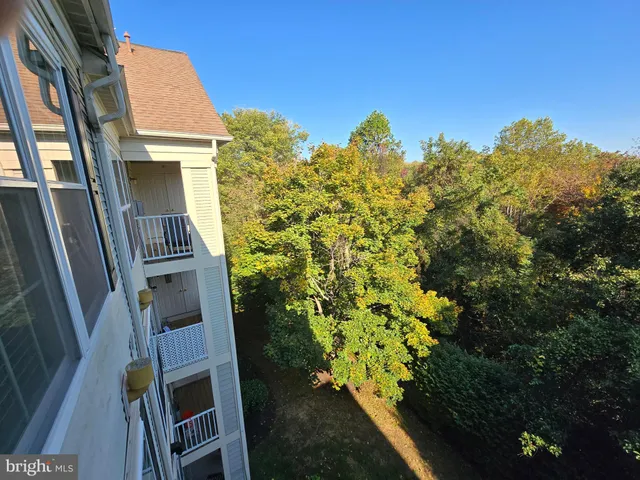 $2,300 | 18715 Sparkling Water Drive, Unit 9302, Germantown, MD 20874