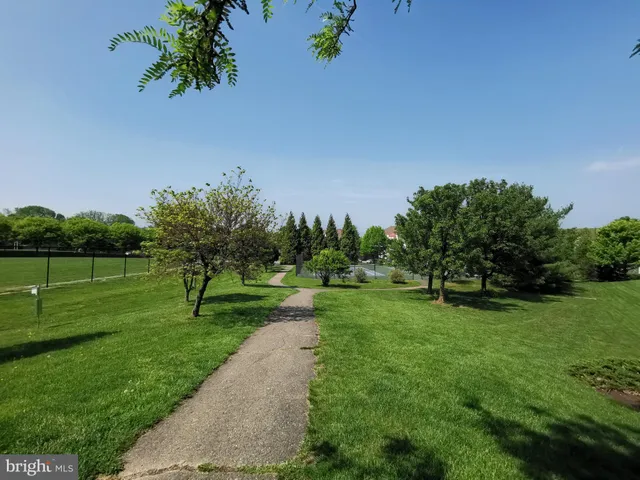 $2,300 | 18715 Sparkling Water Drive, Unit 9302, Germantown, MD 20874