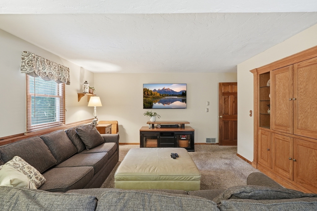3 Barrows Road Worcester, MA 01609 - Photo 4 of 40