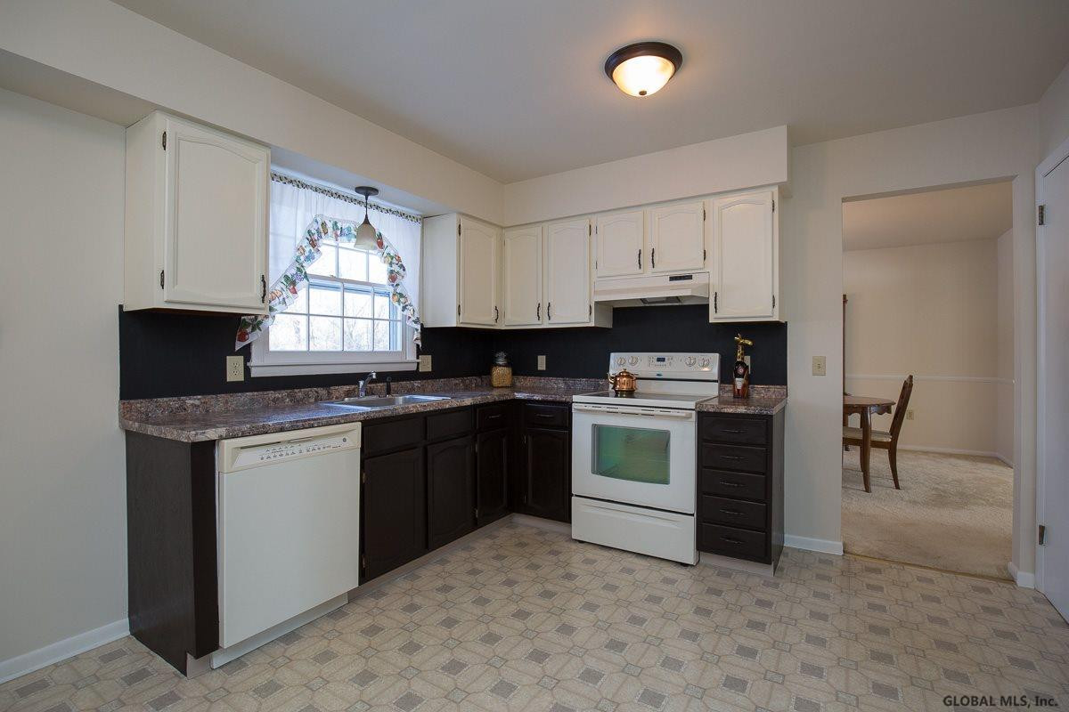 881 Riverview Road Rexford, NY 12148 - Photo 4 of 20 Photo 4