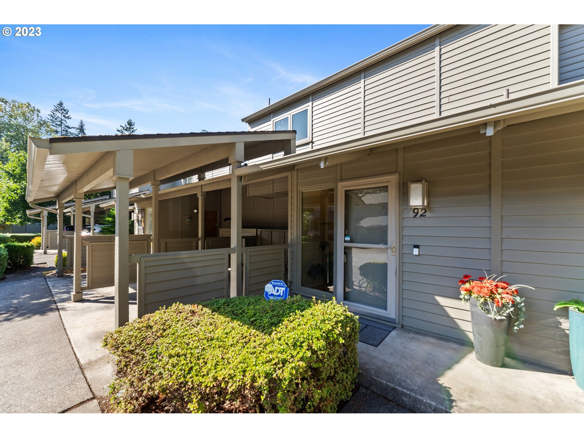 92 Fairway Loop Eugene, OR 97401 - Photo 1 of 48 Gallery Image 1