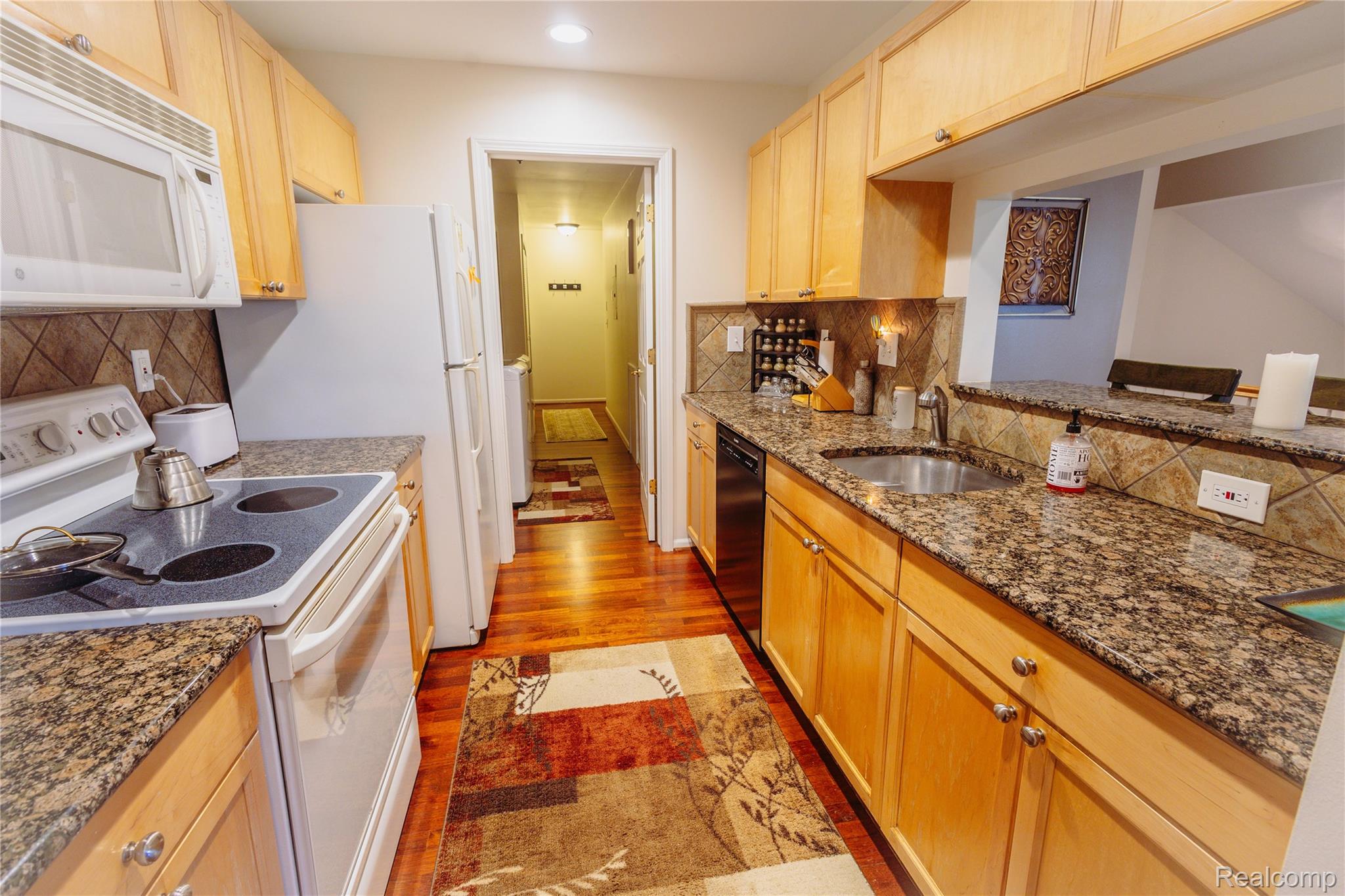 3581 Oakmonte Boulevard Rochester, MI 48306 - Photo 17 of 34