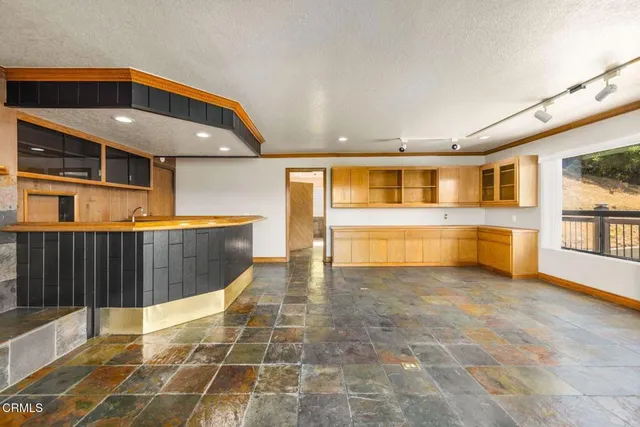 $1,550,000 | 10980 North Ventura Avenue, Oak View, CA 93022