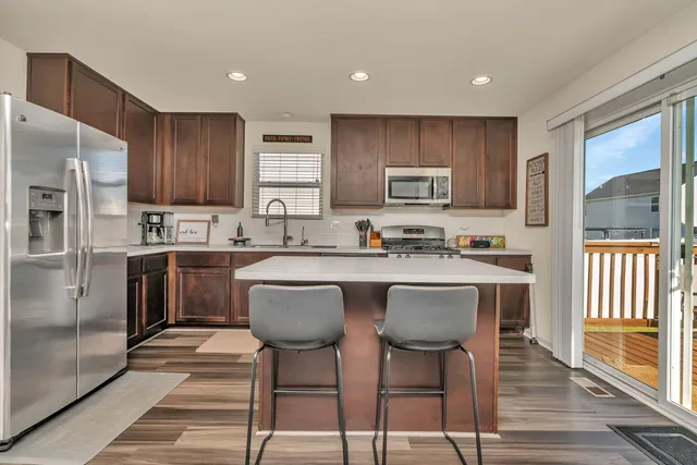 $379,999 | 6611 Eich Drive, Joliet, IL 60431