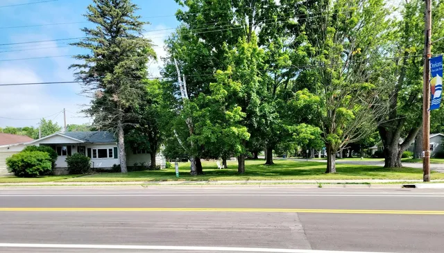 $172,500 | 4914 Main Street, Onekama, MI 49675