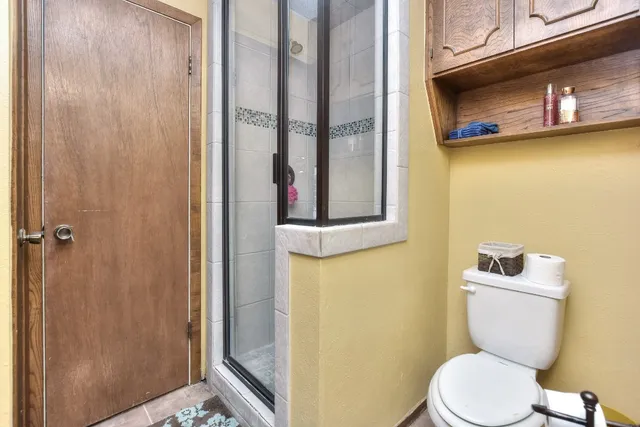 a bathroom with a toilet