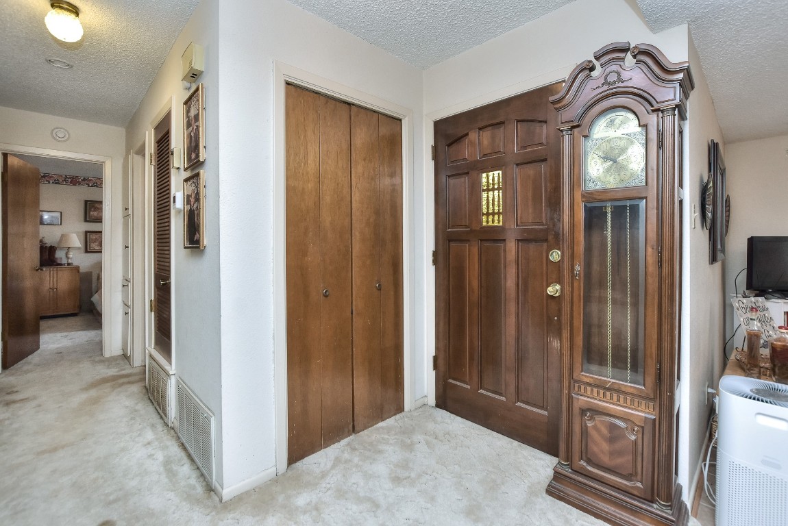 118 Oak Ridge Circle Georgetown, TX 78628 - Photo 6 of 40 a view of entryway with livingroom