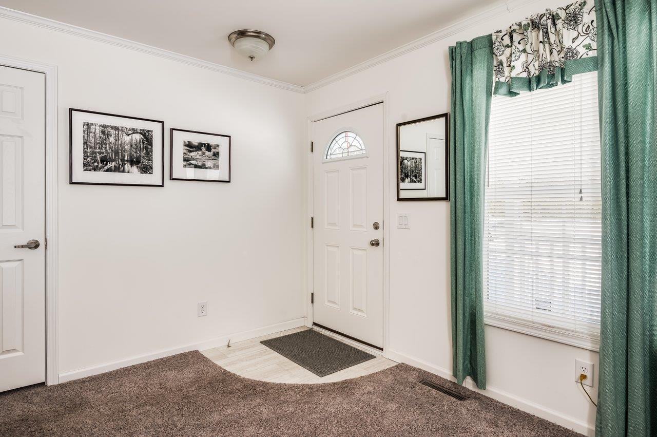 17 Ashleigh Lane Rochester, NH 03867 - Photo 2 of 31