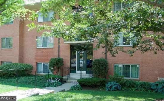 $1,950 | 10432 Rockville Pike, Unit 301, North Bethesda, MD 20852