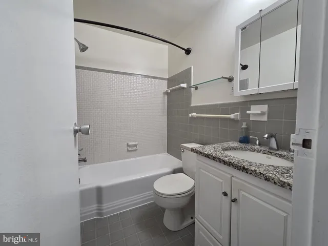 $1,950 | 10432 Rockville Pike, Unit 301, North Bethesda, MD 20852