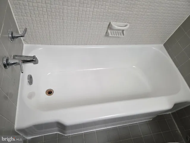 $1,950 | 10432 Rockville Pike, Unit 301, North Bethesda, MD 20852