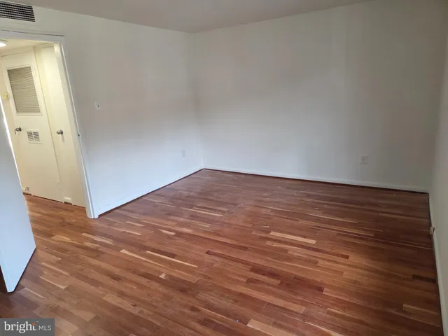 $1,950 | 10432 Rockville Pike, Unit 301, North Bethesda, MD 20852