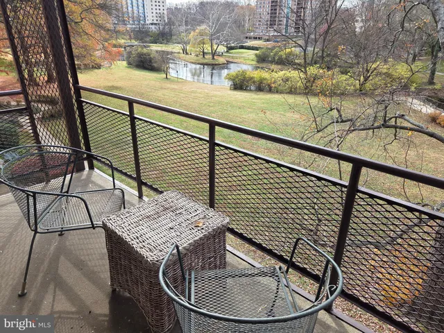 $1,950 | 10432 Rockville Pike, Unit 301, North Bethesda, MD 20852