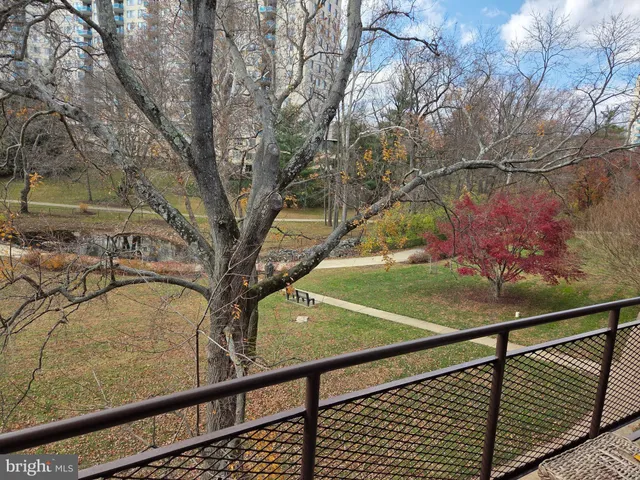 $1,950 | 10432 Rockville Pike, Unit 301, North Bethesda, MD 20852