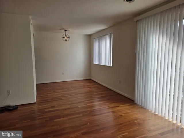 $1,950 | 10432 Rockville Pike, Unit 301, North Bethesda, MD 20852