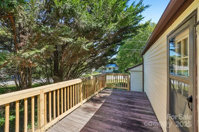 a view of a back yard of the house