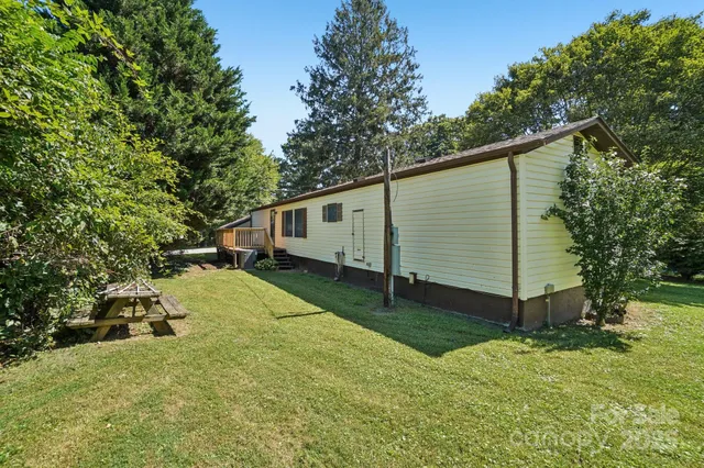 a view of a house with a backyard