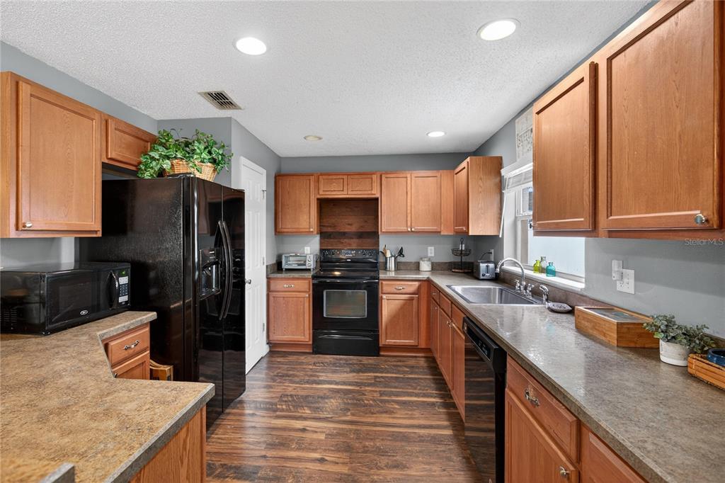 1777 Strathmore Circle Mount Dora, FL 32757 - Photo 10 of 44