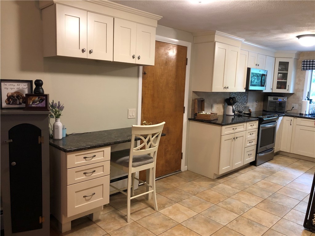 77 Winchester Drive Glocester, RI 02857 - Photo 7 of 50